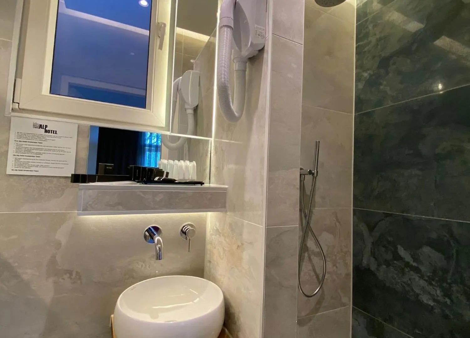**  Alp Hotel Amsterdam Holland